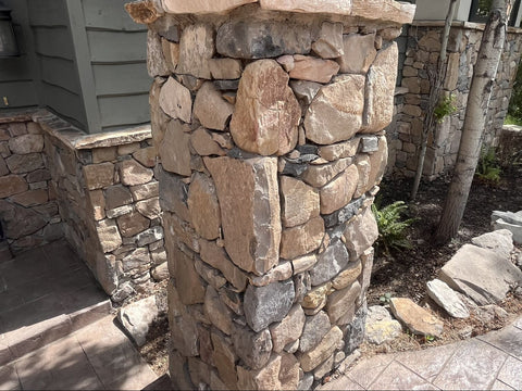 Full bed building stone installed on exterior pillar. 