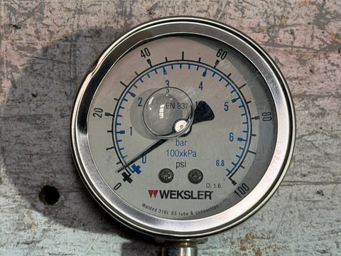 Face detail of Weksler pressure valve with 0-100 psi & 0-700 kPa markings. 