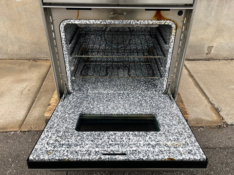 Lower oven in Thermador CT227NPRS with a speckled gray finish. 