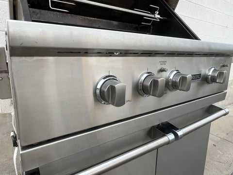 Detail of control knobs on Viking grill. 