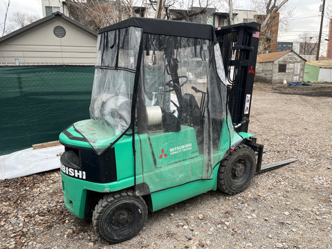 Mitsubishi FG20 propane-powered lift truck with cover. 