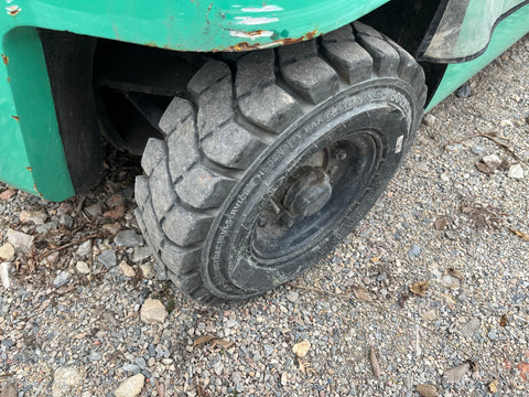 Right rear tire & wheel on Mitsubishi FG20 forklift. 